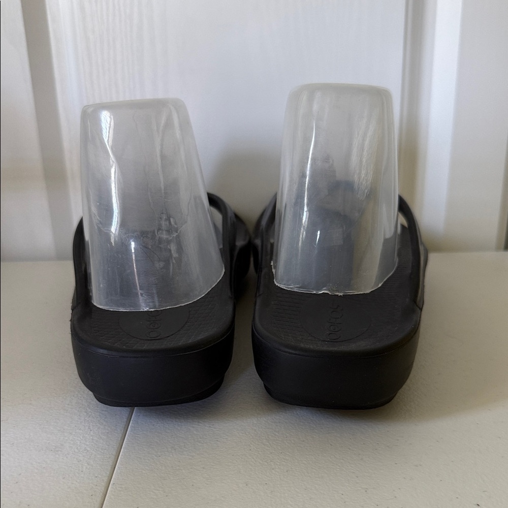 OOFOS OOlala Women's Black Sandals ( sz - 9) - Picture 3 of 6